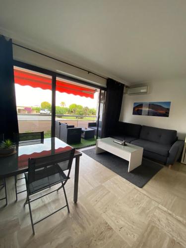 Studio bord de mer avec parking privAc — Cannes — photo 4
