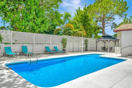 1 Mi to Beach Charming Largo Home with Private Pool — 4-Star Luxury Hotel in Largo, United States
