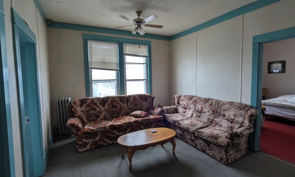 Dinsmore Hotel — Unknown City — photo 2