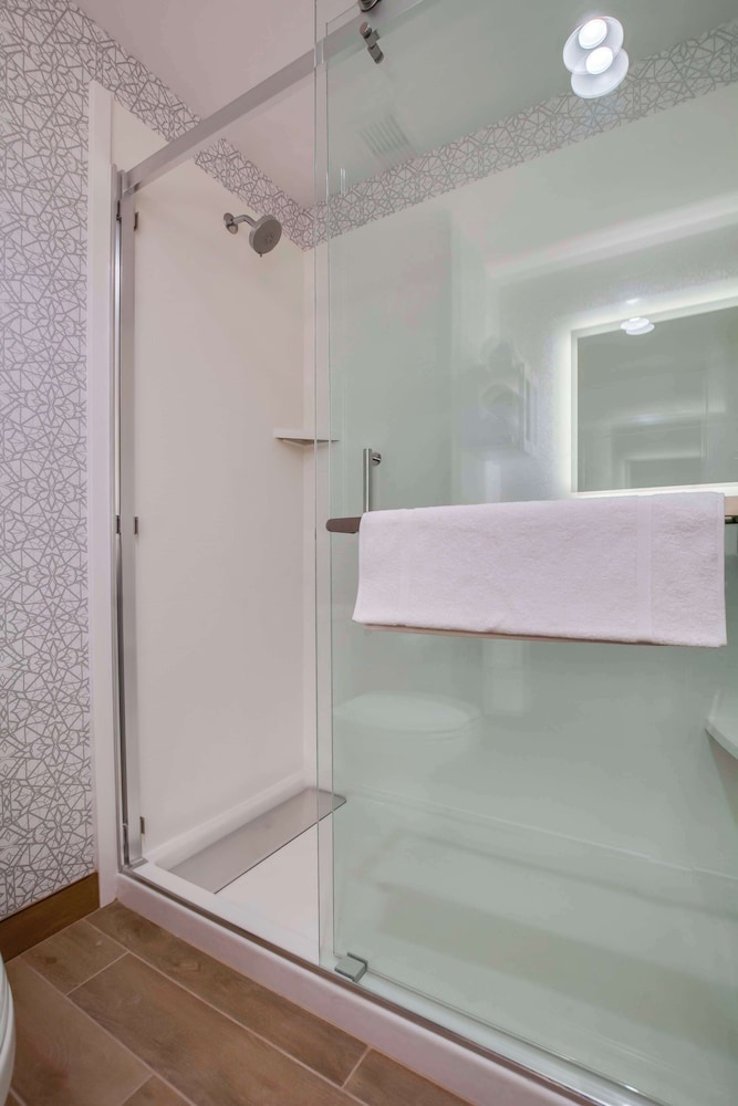 Hampton Inn & Suites by Hilton Louisville East Oxmoor - photo 14