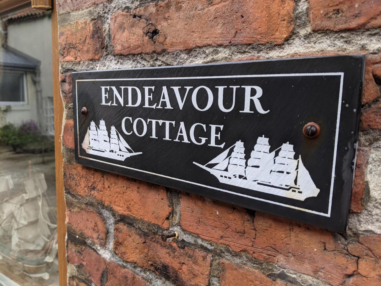 Endeavour Cottage Whitby Quiet Old Yard Fishermans Cottage