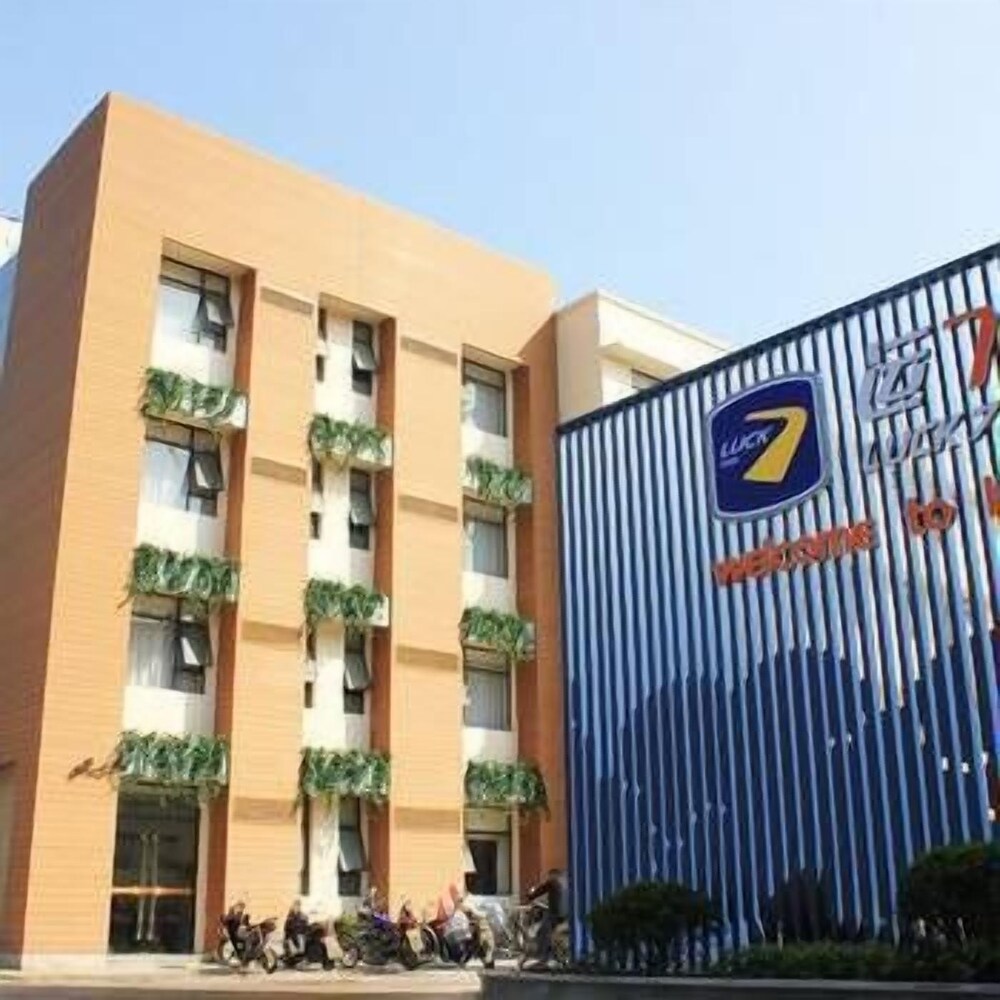 Luck 7 Inn - carbon neutral hotel in Yangchun