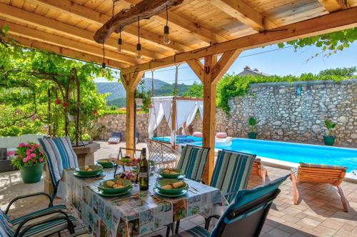 Villa Andelika — 4-Star Luxury Hotel in Veliki Drvenik, Croatia