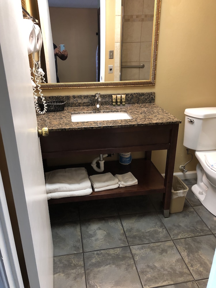 Knight's Inn Motel - photo 48
