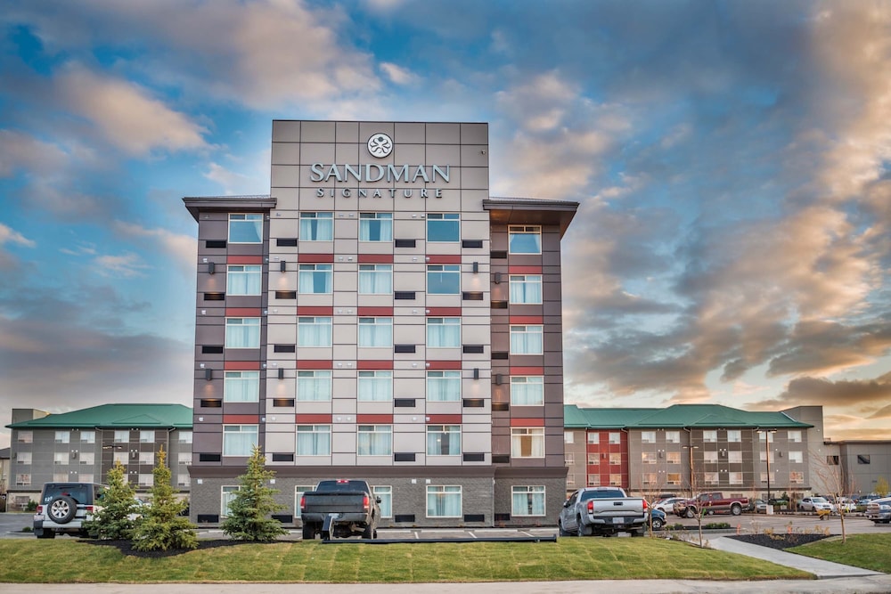 Sandman Signature Calgary Airport Hotel in Calgary, Canada