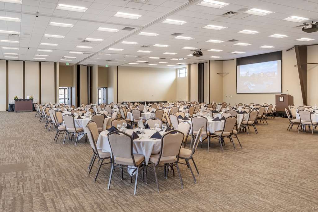 Best Western Premier Boulder Falls Inn - photo 50