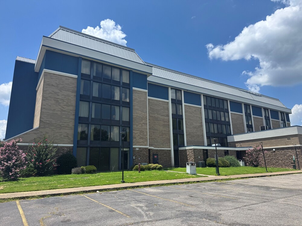 AmericInn by Wyndham Memphis East - photo 32