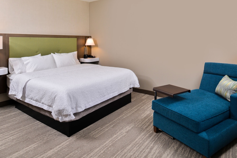 Hampton Inn Omaha Airport - photo 17