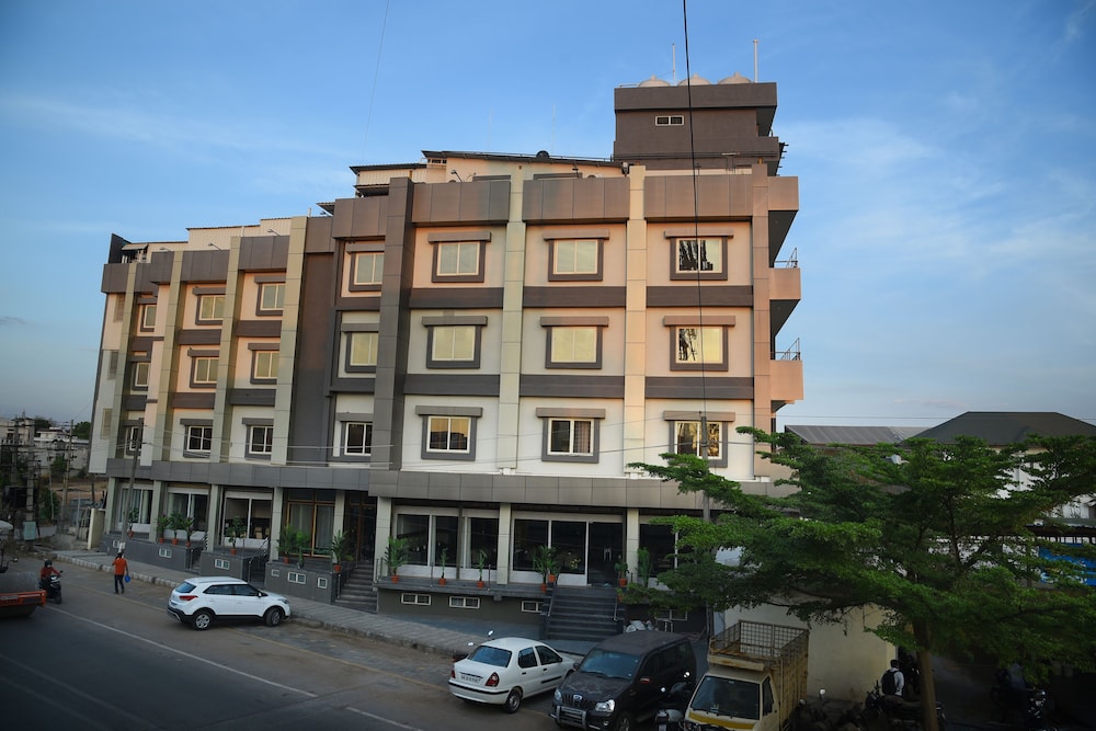 R Empire Dvanagere — Davangere