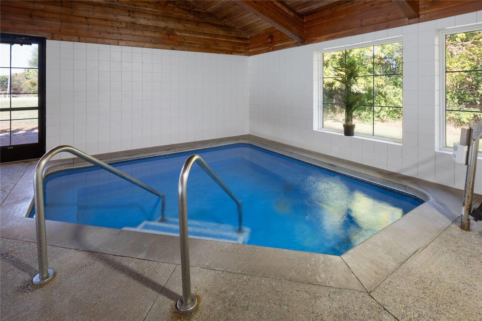 AmericInn by Wyndham Douglas Saugatuck - photo 8