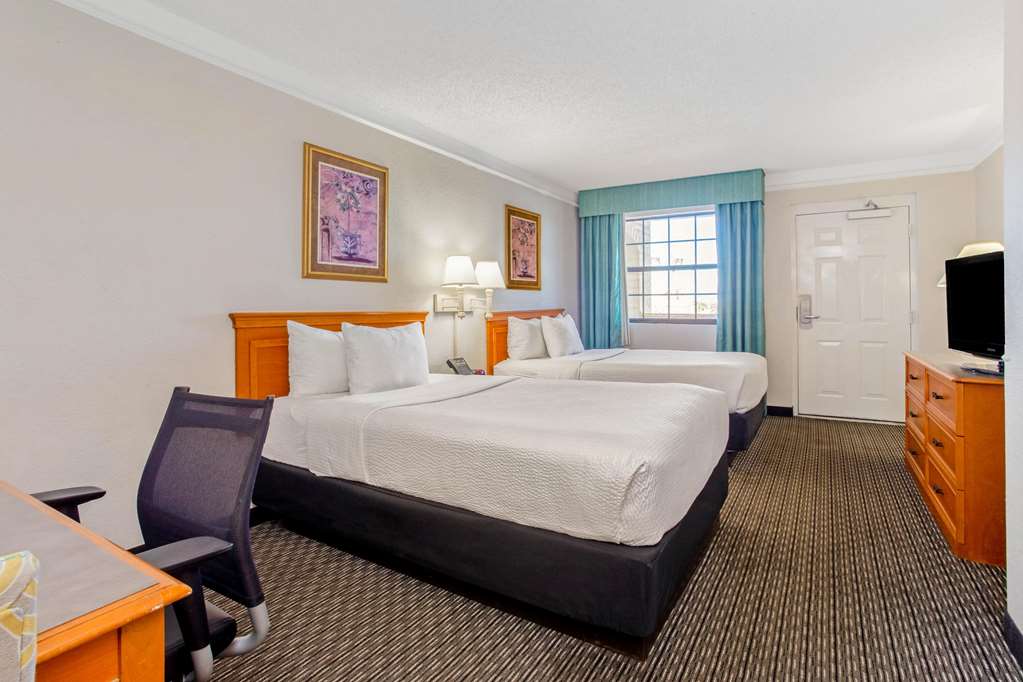 La Quinta Inn Tampa Bay Pinellas Park Clearwater - photo 28