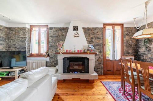 The Family Stone House Olympics Apartaments Dolomiti Cortina — 4-Star Luxury Hotel in Valle Di Cadore, Italy
