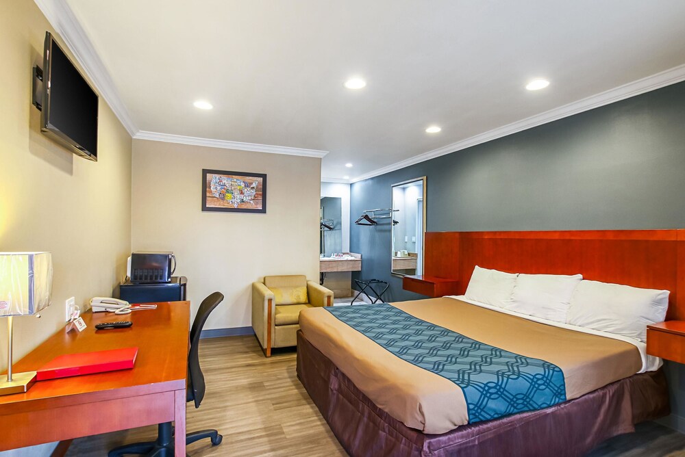 Econo Lodge San Bernardino I 215 - photo 11