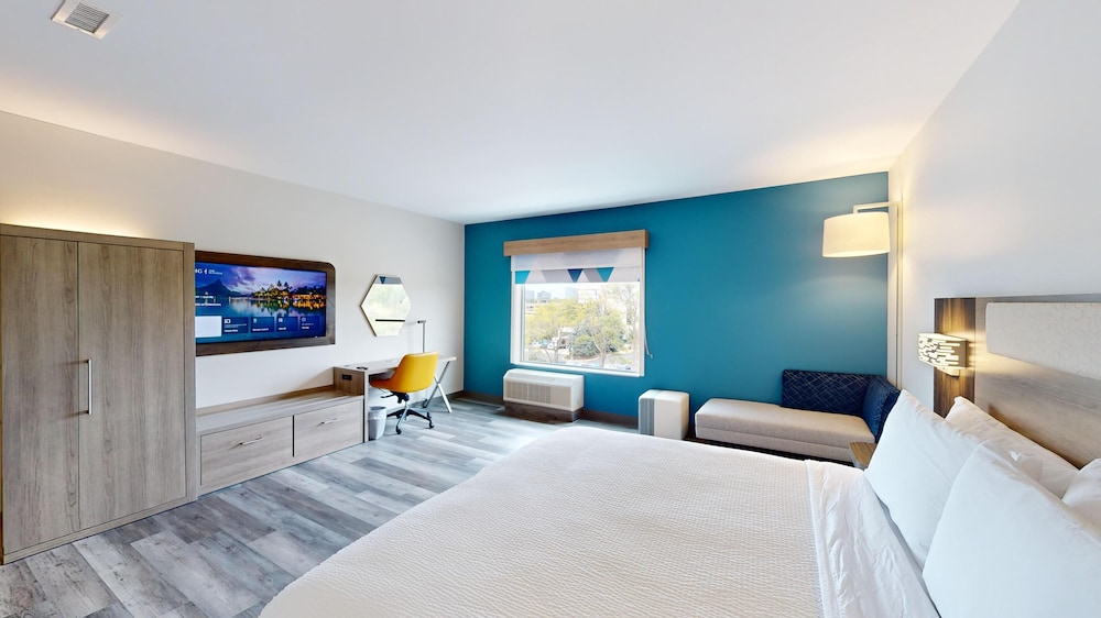 Holiday Inn Express & Suites Chicago Schaumburg an IHG Hotel - photo 27