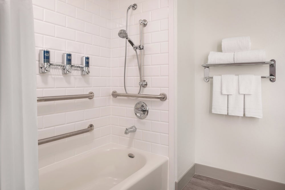 Four Points by Sheraton Hotel & Suites San Francisco Airport - photo 18