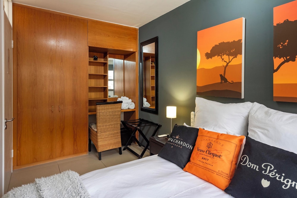 Beach2Anchor Beachfront 4 bedroom condo with Jacuzzi — 4-Star Luxury Hotel in Cape Town, South Africa