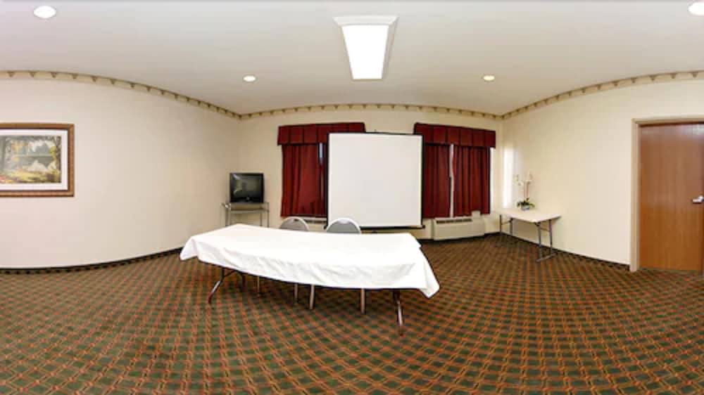 Holiday Inn Express & Suites Plainview by IHG - photo 27