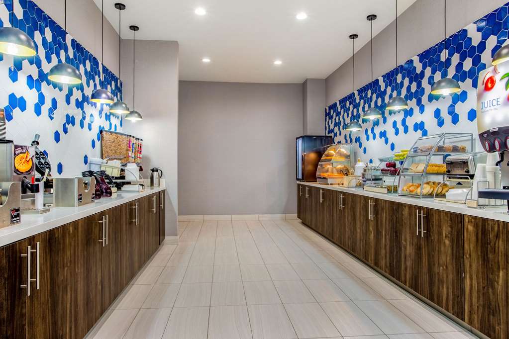 La Quinta Inn & Suites by Wyndham Northlake Fort Worth - photo 35
