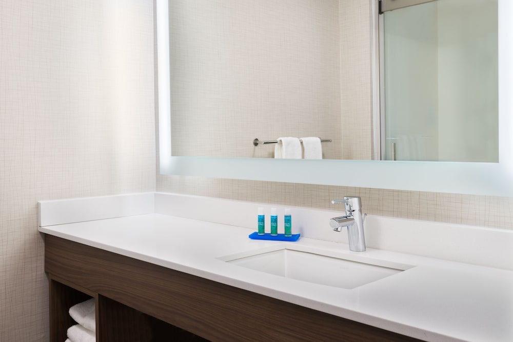 Holiday Inn Express & Suites Columbus Airport East by IHG - photo 26