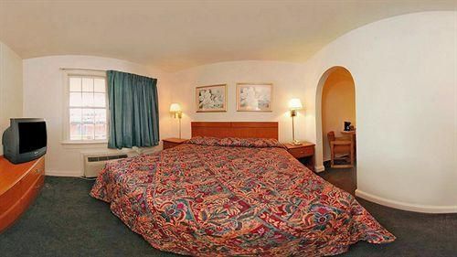 Rodeway Inn Woodbridge - photo 5