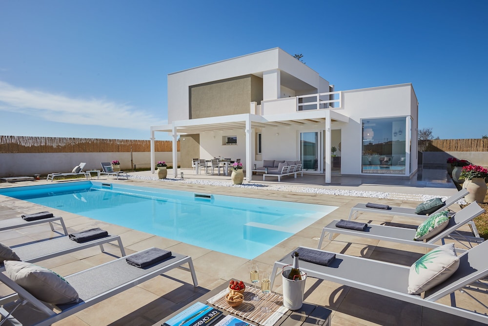 Villa Sariva — 4-Star Luxury Hotel in Ispica, Italy