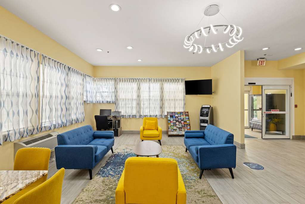 Days Inn & Suites by Wyndham Euless DFW Airport South - photo 8