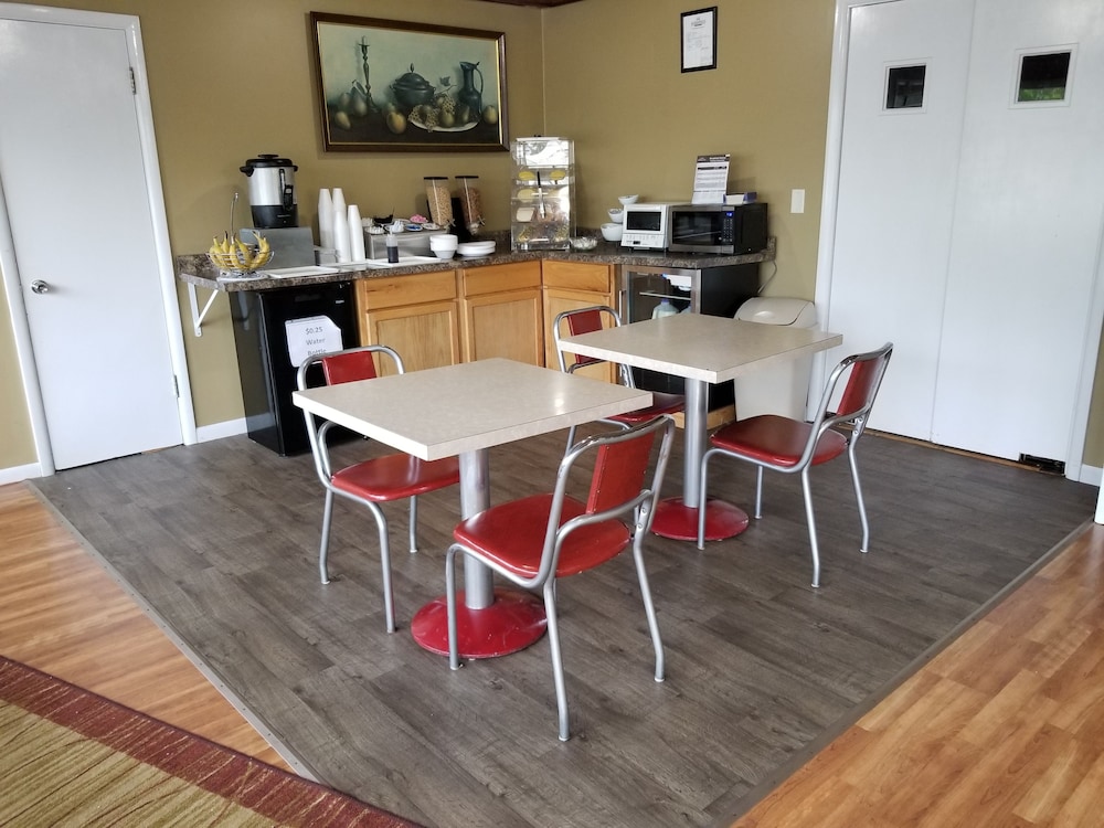 Hillcrest Motel - photo 19