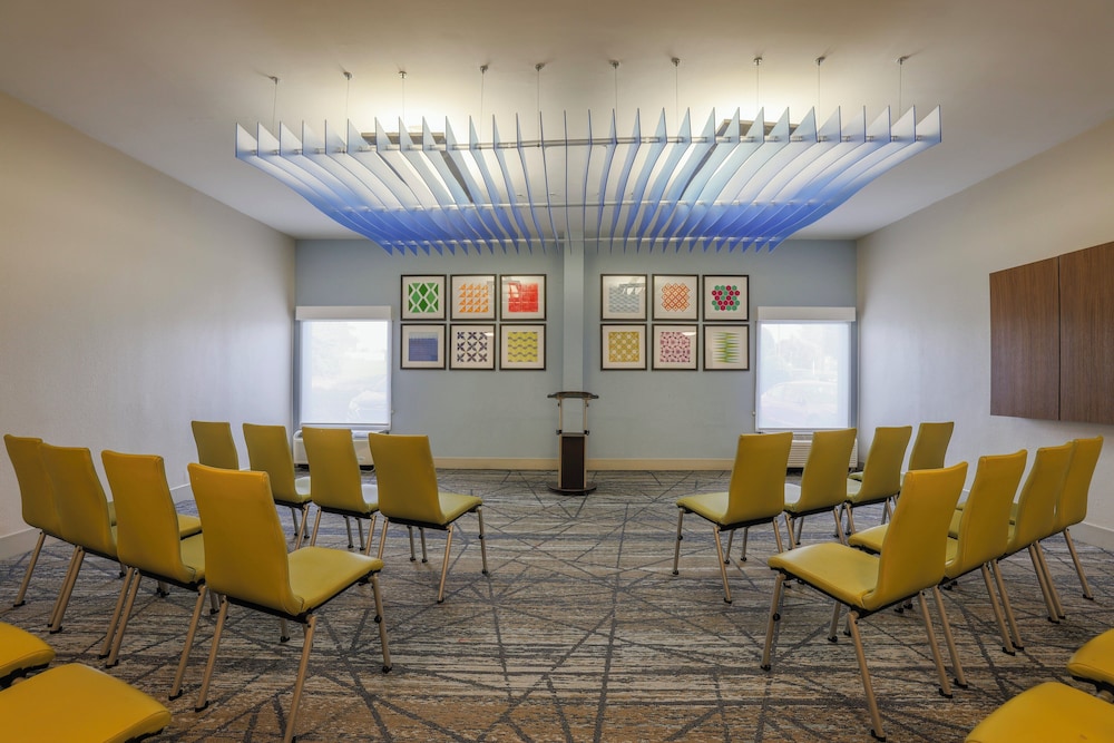 Holiday Inn Express Burlington by IHG - photo 73
