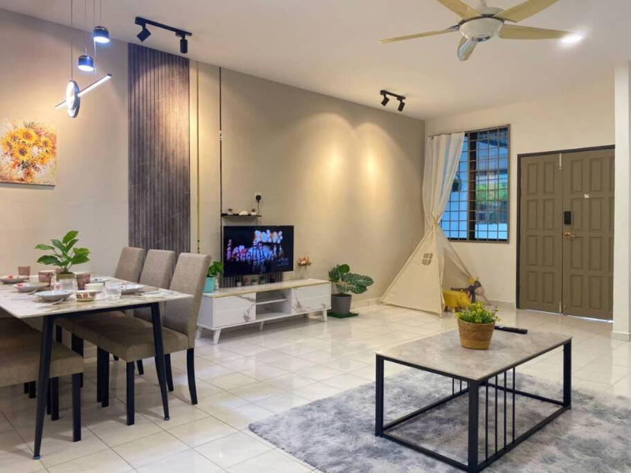 2 Storey Stylish Comfort Retreat ““AlmaImpianRia — Bukit Mertajam — photo 4