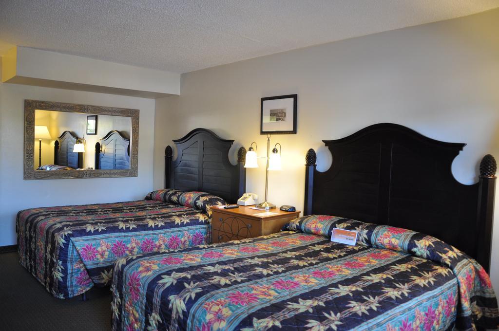 Howard Johnson by Wyndham Lake Front Park Kissimmee - photo 16