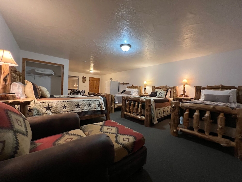 The Snuggle Inn - photo 37