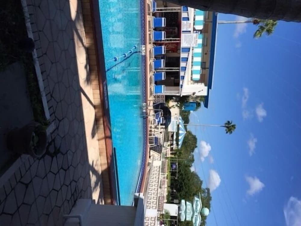 Belleair Village Motel - carbon neutral hotel in Largo