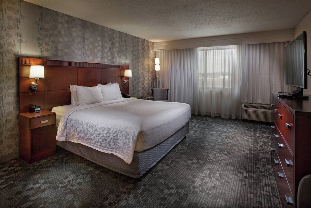 Courtyard by Marriott Fayetteville - photo 8