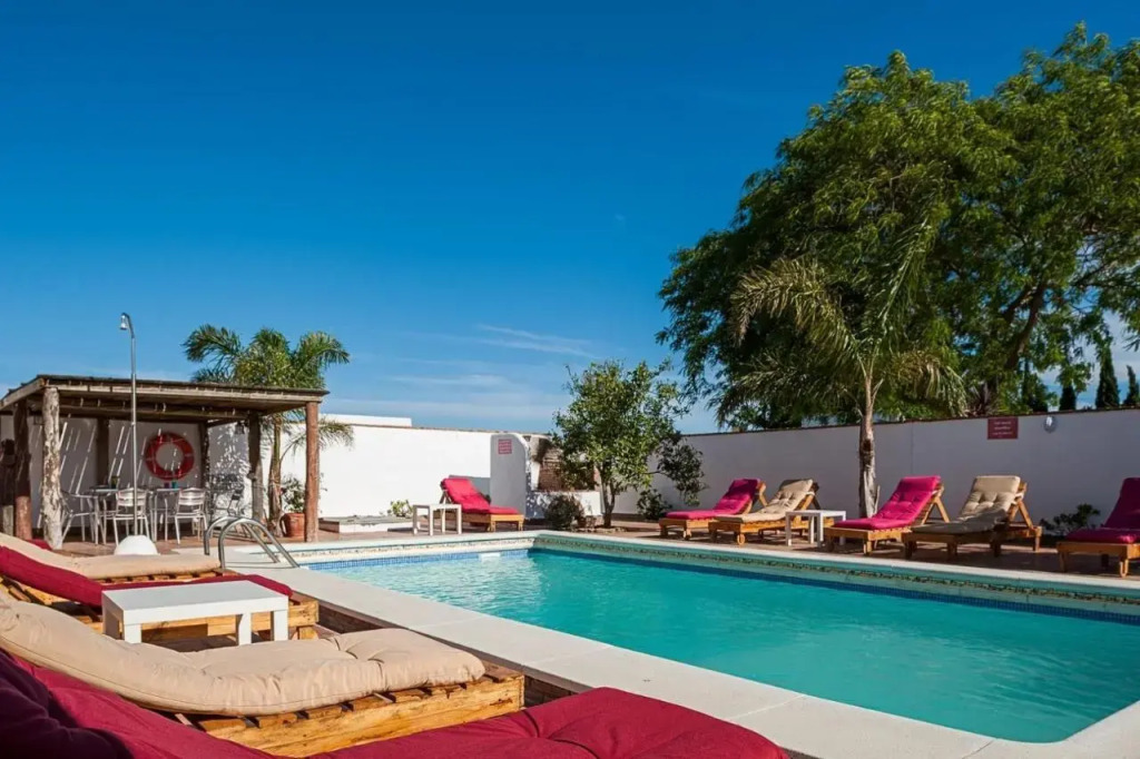 Villa Mayo con piscina privada — 4-Star Luxury Hotel in Conil De La Frontera, Spain