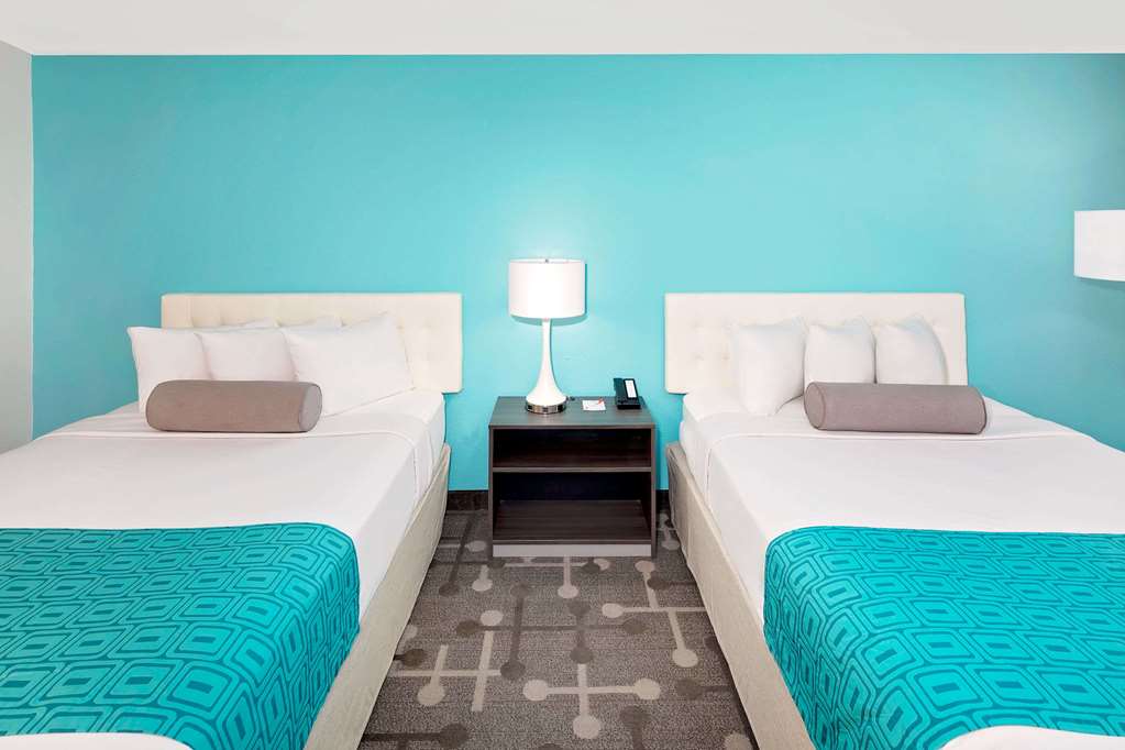 Howard Johnson by Wyndham Florence - photo 11