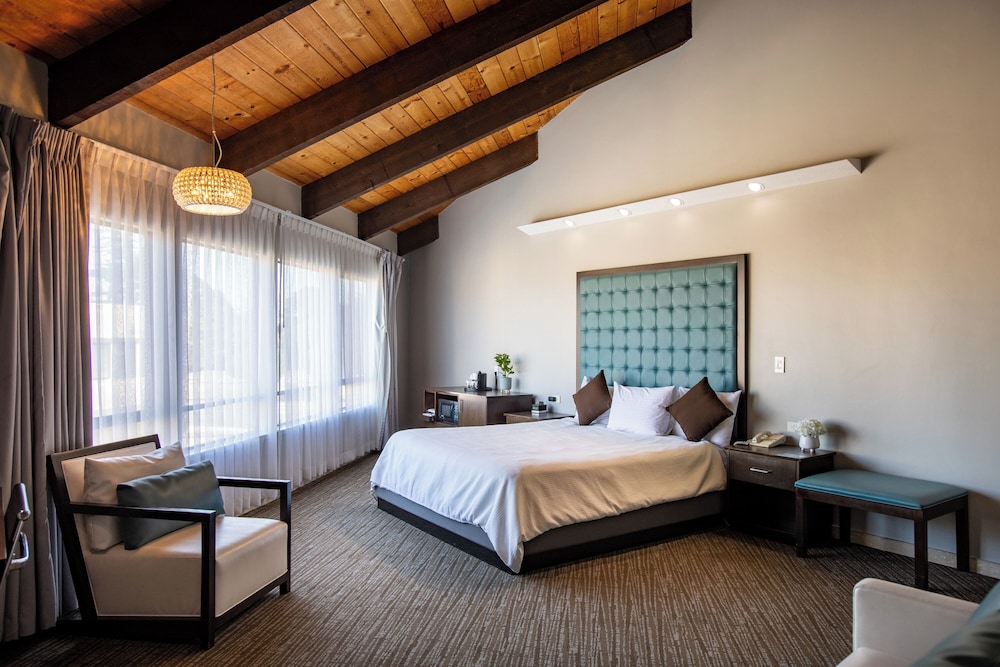 Munras Inn - photo 23