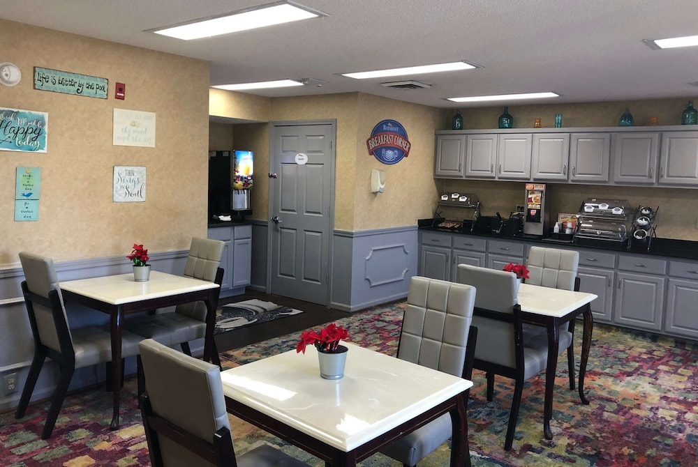 Baymont By Wyndham Roanoke Rapids - photo 12