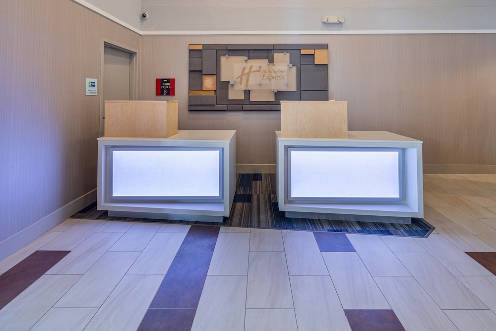 Holiday Inn Express Sunnyvale Silicon Valley by IHG - photo 63