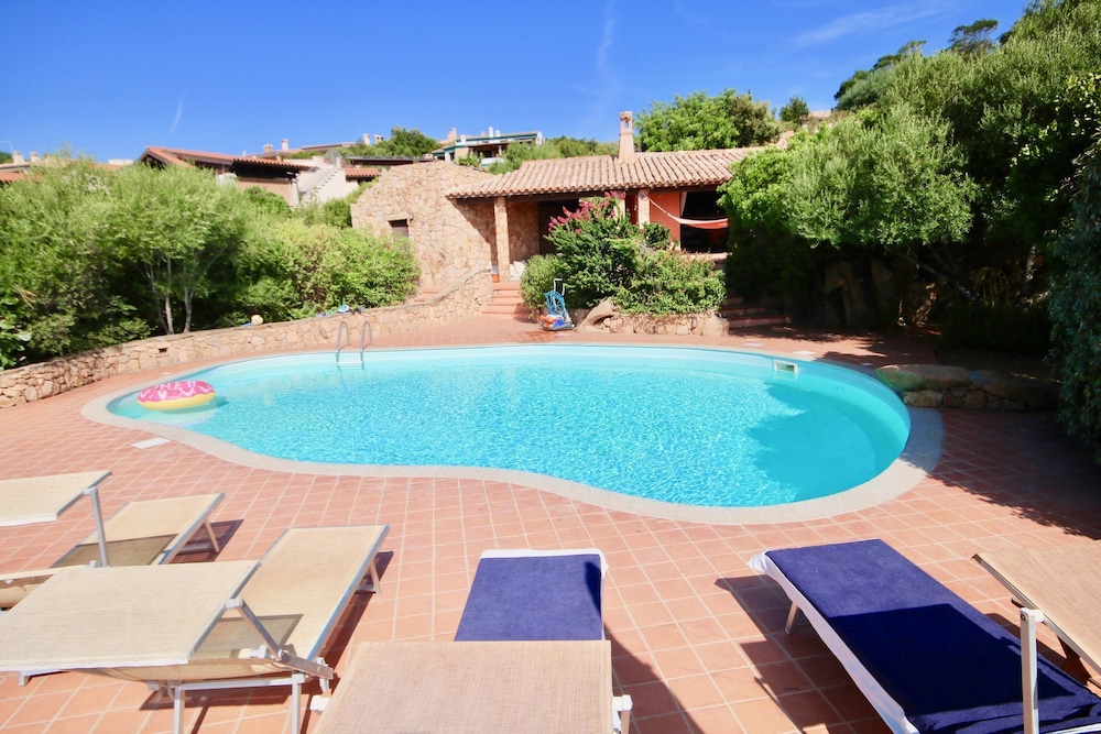 Villa Bifamiliare Cala Ginepro 2 — 4-Star Luxury Hotel in San Teodoro, Italy