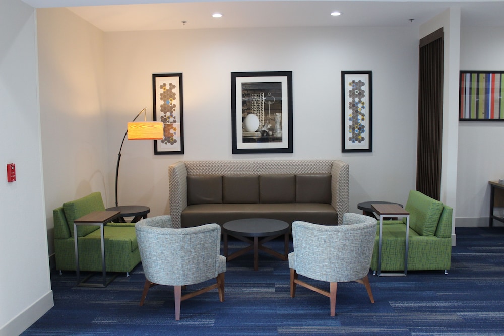 Holiday Inn Express & Suites Mansfield by IHG - photo 64