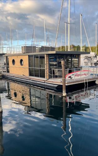 Hausboot LaFe Flensburger Förde - last minute hotel in Unknown City