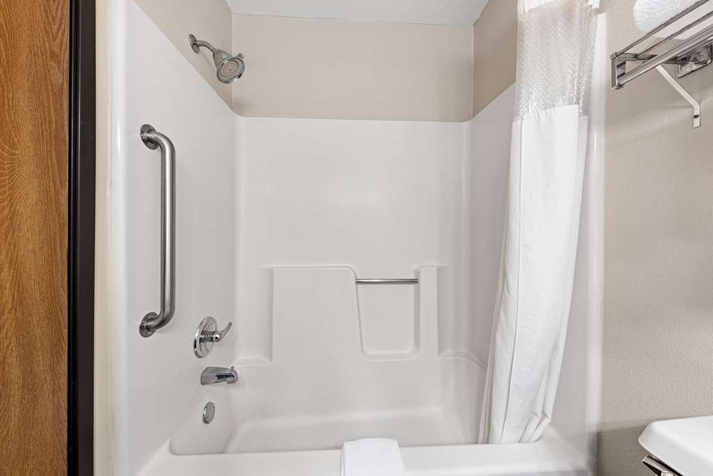Baymont by Wyndham Waterloo - photo 32