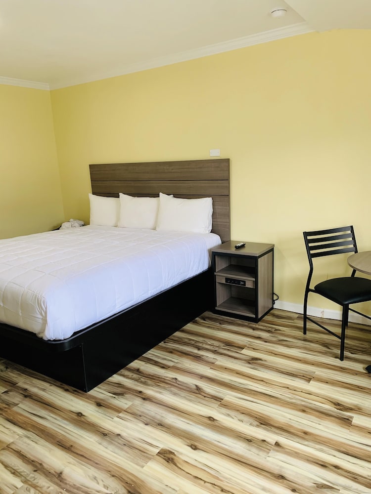 Central Coast Inn - photo 8