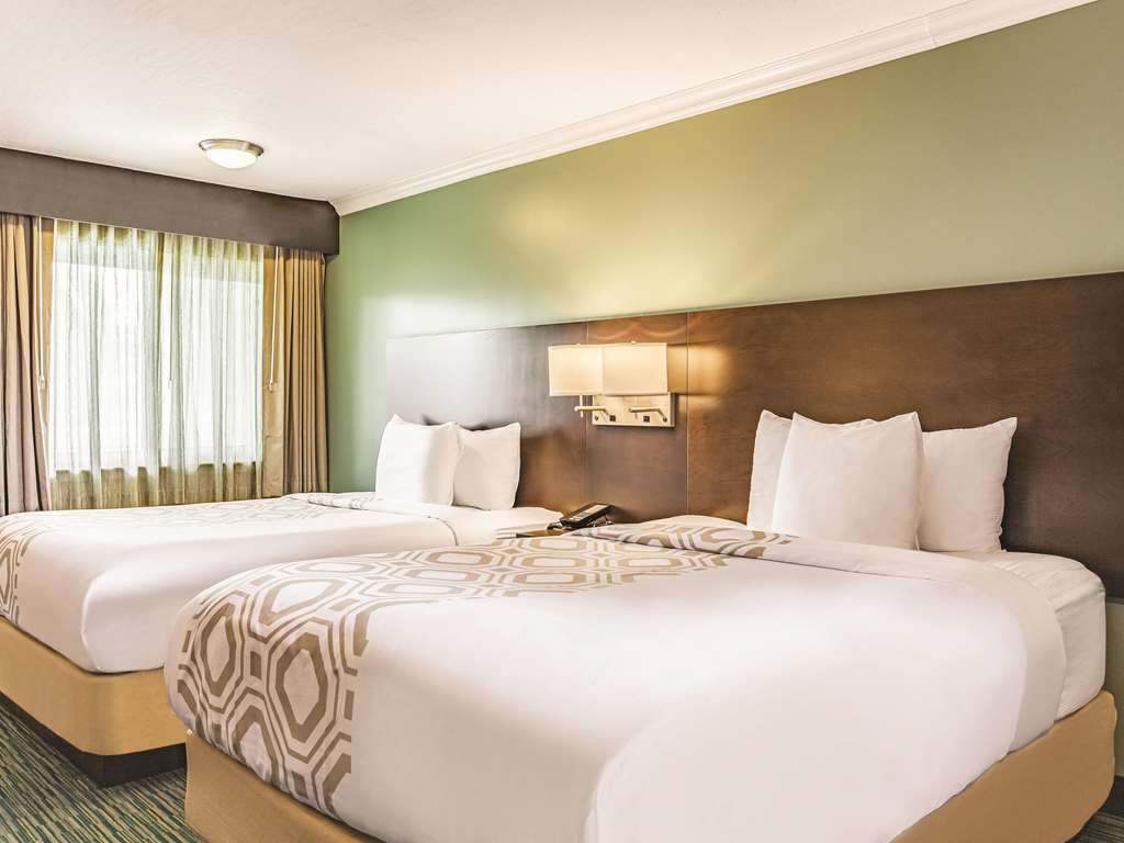 La Quinta Inn & Suites by Wyndham San Francisco Airport West - photo 37