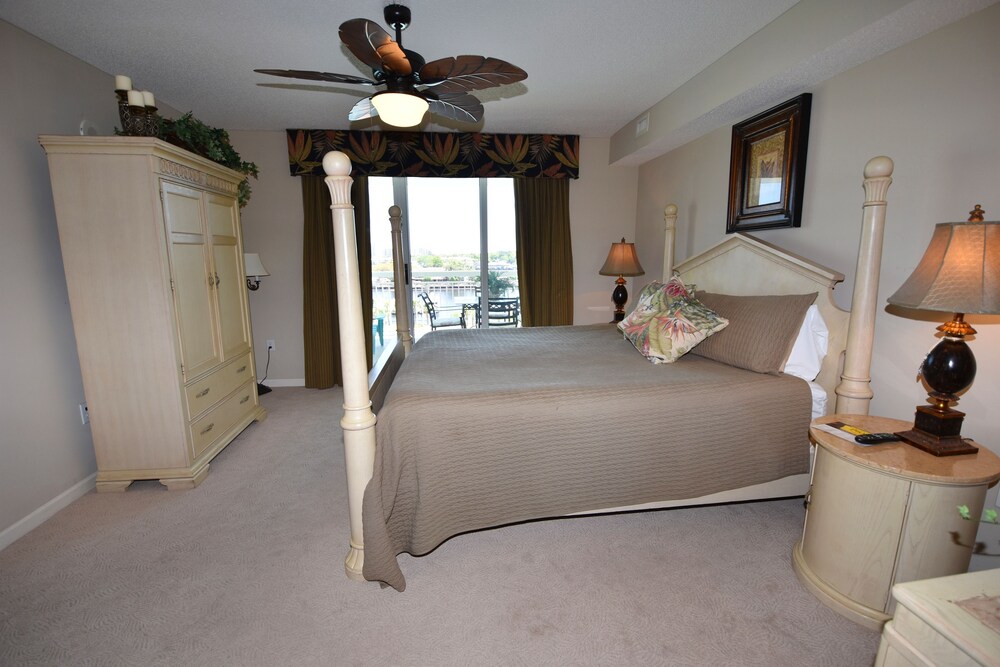 North Tower Apartment 606 - photo 2