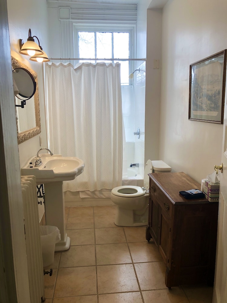 Rogues Harbor Inn - photo 32