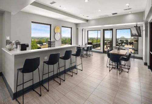 Downtown Mobile Rooftop View Studios by Barsala - photo 16