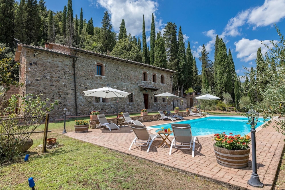 Podere Montioni 6 2 Emma Villas — 4-Star Luxury Hotel in Rapolano Terme, Italy