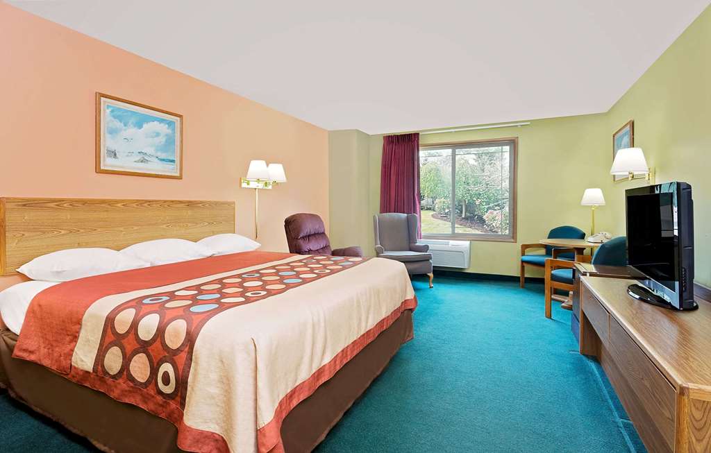 Super 8 by Wyndham Sturgeon Bay - photo 15
