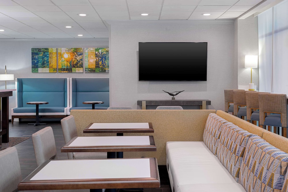 Hampton Inn Tallahassee Central - photo 2